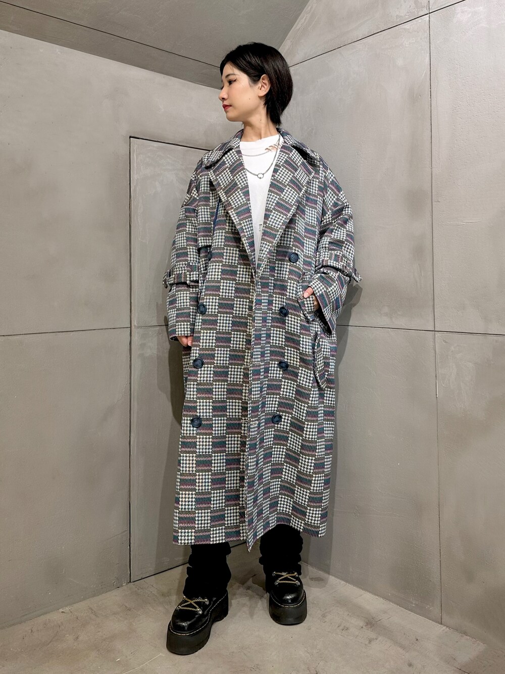 「PAMEO POSE、パメオポーズ、ゴブラン、パッチワーク、トレンチコート、スプリングコート、サージカルステンレス、チェーンネックレス、きれいめコーディネート、お出かけコーデ、春コーデ、オトナカジュアル、きれいめカジュアル」｜「PAMEO POSEのPatchwork Jacquard Coat（チェスターコート、その他）」を使った、PAMEO POSEさん（レディース・164cm）の冬コーディネートの1枚目の写真