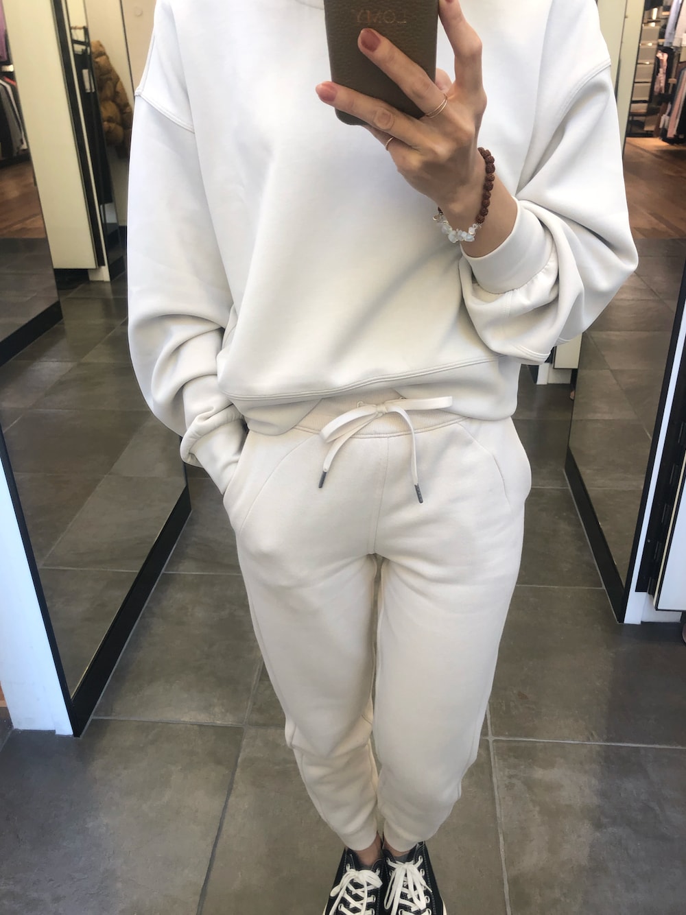 Lululemon Athleticaのスウェットパンツを使ったレディース人気