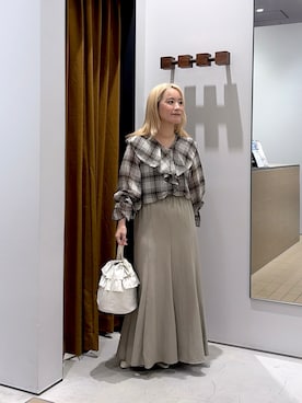 「cloenc（クロエンス）の【手洗い可】ラッフルフリルブラウス（シャツ/ブラウス、ブラウン系）」を使った、yoneさん（レディース）の秋コーディネート