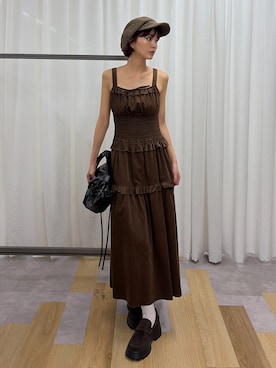 「SLY（スライ）のSHIRRING FRILL L/OP シャーリングフリルロングワンピース 秋服 キャミワンピース（ワンピース、ブラウン系）」を使った、miyuさん（レディース・164cm）の秋コーディネート
