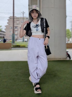 「RiCO SUCRE（リコシュクレ）のナイロンカーゴジョガーパンツ（カーゴパンツ、パープル系）」を使った、SHUSHUさん（キッズ・153cm）の夏コーディネート