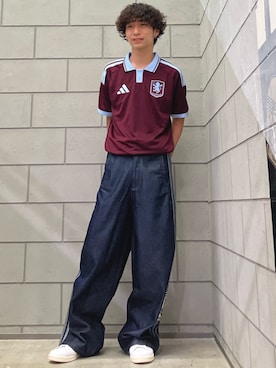「adidas（アディダス）のアストン・ヴィラ 26/27 ホームジャージー（トップス、レッド系）」を使った、OMさん（メンズ・166cm）の秋コーディネート