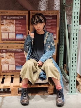 「DENIM DUNGAREE（デニムダンガリー）のアイテム（ジャケット/アウター、ブルー系）」を使った、唯智さん（キッズ・145cm）の秋コーディネート