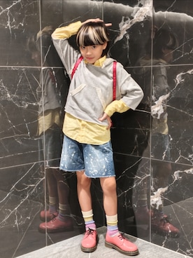 「Dr. Martens（ドクターマーチン）のDr. Martens/ドクターマーチン 1461 3 ホール シューズ 31009717（ドレスシューズ、ピンク系）」を使った、唯智さん（キッズ・145cm）の秋コーディネート