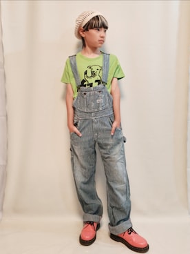 「Dr. Martens（ドクターマーチン）のアイテム（シューズ、ピンク系）」を使った、唯智さん（キッズ・143cm）の夏コーディネート