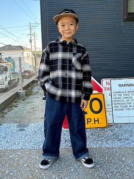 「Refurbish（リファービッシュ）の《110-160cm展開》チェックシャツ（シャツ/ブラウス、ブラック系）」を使った、leo1484さん（キッズ）の秋コーディネート
