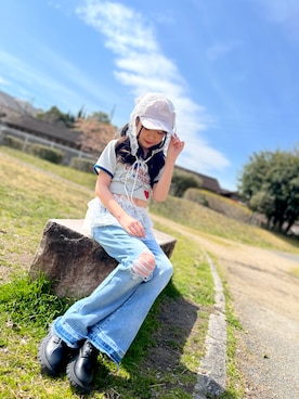 「Emmamuahのアイテム（Tシャツ/カットソー、ホワイト系）」を使った、ゆづきさん（キッズ・136cm）の春コーディネート
