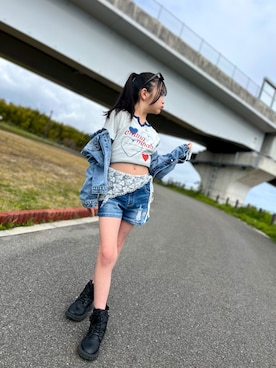 「Emmamuahのアイテム（Tシャツ/カットソー、ホワイト系）」を使った、ゆづきさん（キッズ・136cm）の春コーディネート