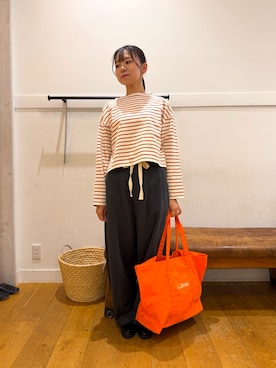 「URBAN RESEARCH DOORS（アーバンリサーチドアーズ）の『別注』L.L.Bean×DOORS　GROCERY TOTE（トートバッグ、オレンジ系）」を使った、もえさん（レディース・159cm）の秋コーディネート