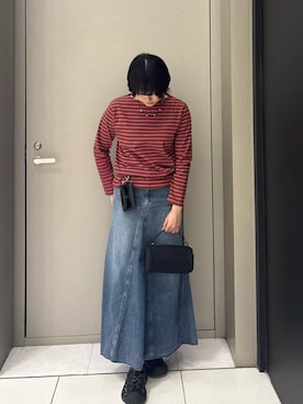 「URBAN RESEARCH（アーバンリサーチ）のソフトデニムフレアスカート（スカート、ブルー系）」を使った、山さん（レディース・164cm）の秋コーディネート