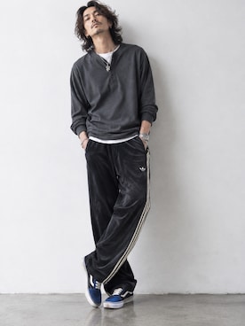 「AVIREX（アヴィレックス）のAVIREX/アビレックス DAILY RIB L/S HENLEY NECK T-SHIRT デイリー リブ 長袖 ヘンリーネック Tシャツ 抗菌防臭 ロンT 無地 シンプル 定番 ベーシック メンズ レディース 2026年 秋 秋服 冬 冬服（Tシャツ/カットソー、グレー系）」を使った、tatsukiさん（メンズ・172cm）の秋コーディネート
