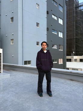 「FOG ESSENTIALS（エフオージーエッセンシャルズ）のアイテム（トップス）」を使った、山口樹生さん（メンズ・169cm）の冬コーディネート