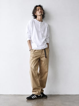 「AVIREX（アヴィレックス）のAVIREX/アビレックス DAILY RIB L/S HENLEY NECK T-SHIRT デイリー リブ 長袖 ヘンリーネック Tシャツ 抗菌防臭 ロンT 無地 シンプル 定番 ベーシック メンズ レディース 2026年 秋 秋服 冬 冬服（Tシャツ/カットソー、ホワイト系）」を使った、tatsukiさん（メンズ・172cm）の秋コーディネート