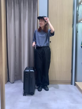 「アイテム（スーツケース/キャリーバッグ、ブラック系）」を使った、よぴさん（メンズ・160cm）の夏コーディネート