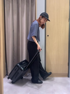 「アイテム（スーツケース/キャリーバッグ、ブラック系）」を使った、よぴさん（メンズ・160cm）の夏コーディネート