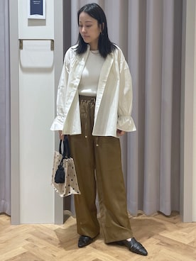 「grove（グローブ）の【貴島明日香さん着用／イージーケア／接触冷感】麻混スタンドギャザーシャツ（シャツ/ブラウス、ホワイト系）」を使った、JMさん（レディース・155cm）の春コーディネート