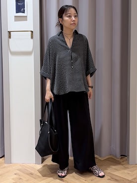 「grove（グローブ）の【洗濯機◎・体型カバー】ON/OFF使える、シアースキッパーシャツ（シャツ/ブラウス、ブラック系）」を使った、JMさん（レディース・155cm）の夏コーディネート