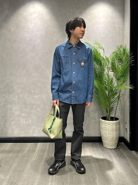 「TAKEO KIKUCHI（タケオキクチ）の【BOWLER HAT LABEL】Tエンブレム デニムシャツ（シャツ/ブラウス、ブルー系）」を使った、ruin3さん（メンズ）の春コーディネート
