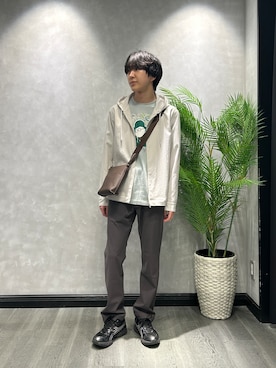 「TAKEO KIKUCHI（タケオキクチ）の【撥水・洗える・シワになりにくい】 リランチェ（R） フードブルゾン（ブルゾン、グレー系）」を使った、ruin3さん（メンズ）の春コーディネート