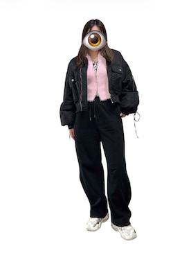 「me+em select（ミームセレクト）の【 裏起毛  】カーブラインサイドタックワイドスウェットパンツ（スウェットパンツ、ブラック系）」を使った、もかさん（レディース・159cm）の春コーディネート