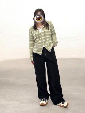 「FOLLOWIN（フォロウィン）の【UNISEX】ウエストゴムコーデュロイワイドパンツ（スラックス、ブラック系）」を使った、もかさん（レディース・159cm）の春コーディネート