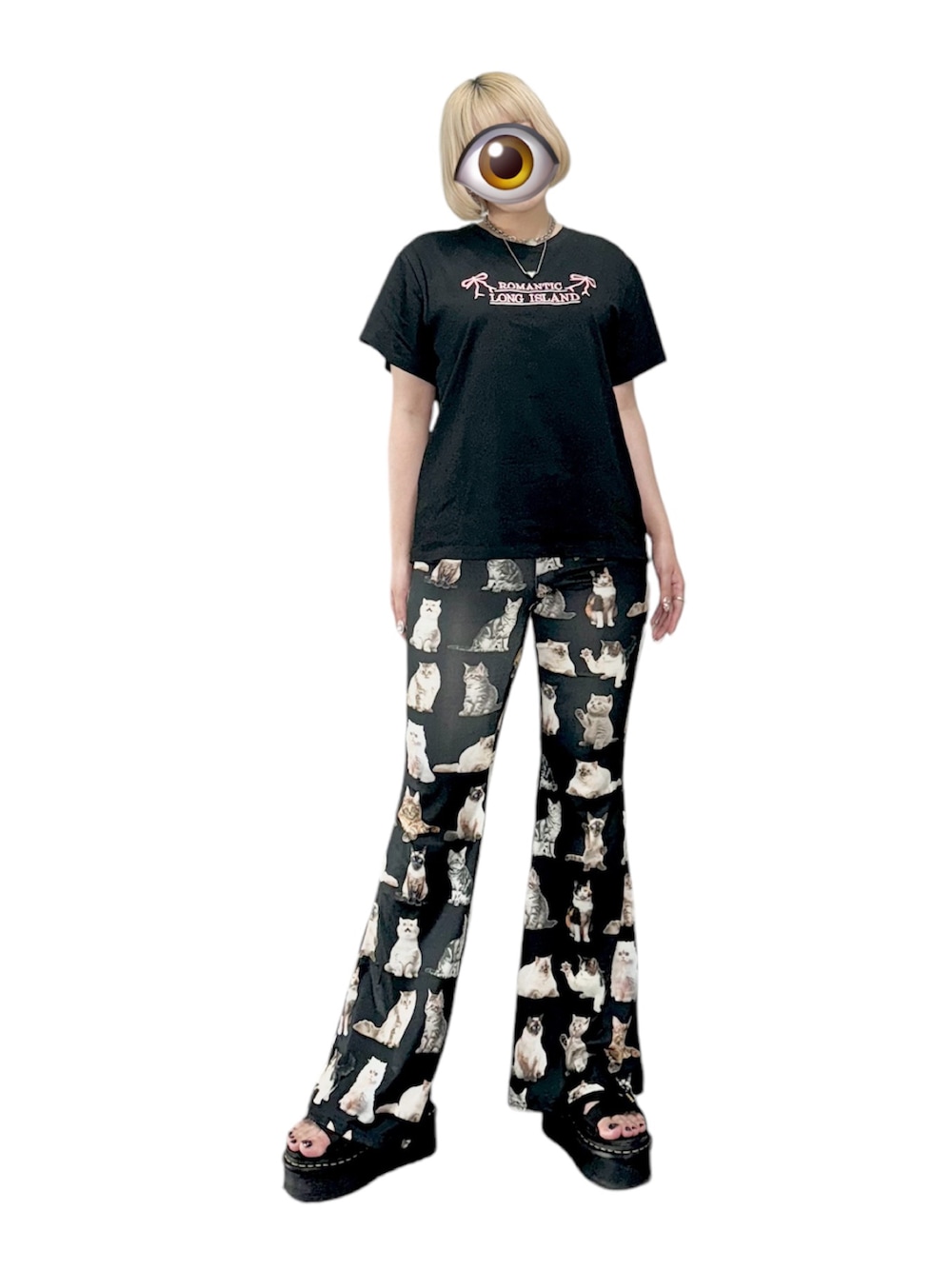 「猫、ネコ、Tシャツ、リボン、厚底サンダル、サンダル、フレアパンツ、パンツスタイル、オールブラック、オーバーサイズ、シルバーアクセサリー、カジュアル、カジュアルガーリー、夏コーデ、夏」｜「Dr. MartensのDr. Martens/ドクターマーチン KIMBER II マルチストラップ サンダル 31805001（サンダル、ブラック系）」を使った、もかさん（骨格ウェーブ・レディース・159cm）の秋コーディネートの1枚目の写真