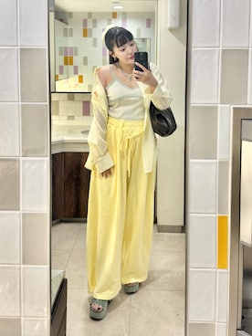 「LILY BROWN（リリーブラウン）のLilyBearシュシュセットシアーシャツ（シャツ/ブラウス、イエロー系）」を使った、もかさん（レディース・159cm）の夏コーディネート