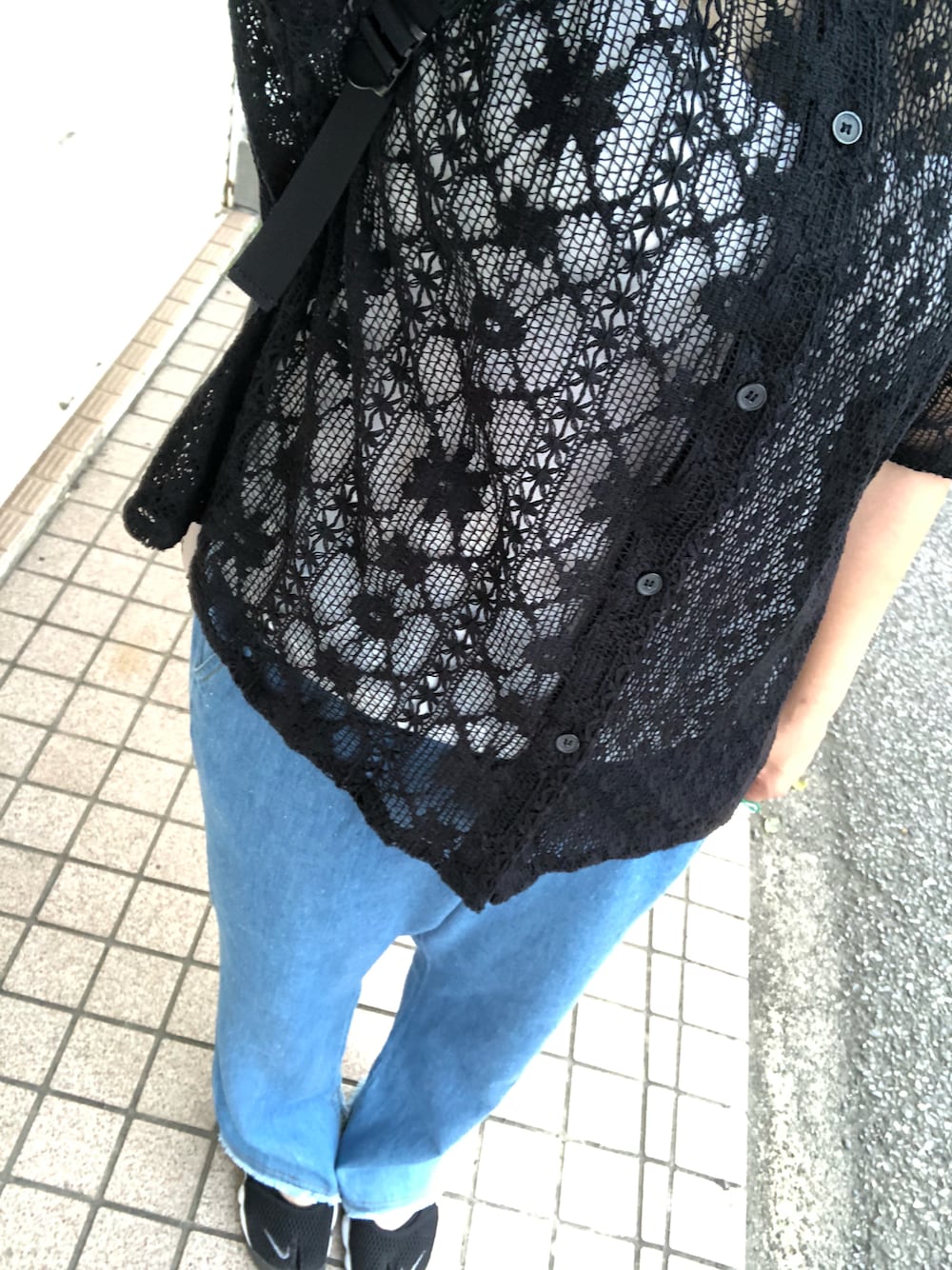 「シャツ好き」｜「CIAOPANIC TYPYの綿ヘンプデニムイージーパンツ（デニムパンツ、ブルー系）」を使った、stkさん（レディース・159cm）の夏コーディネートの1枚目の写真