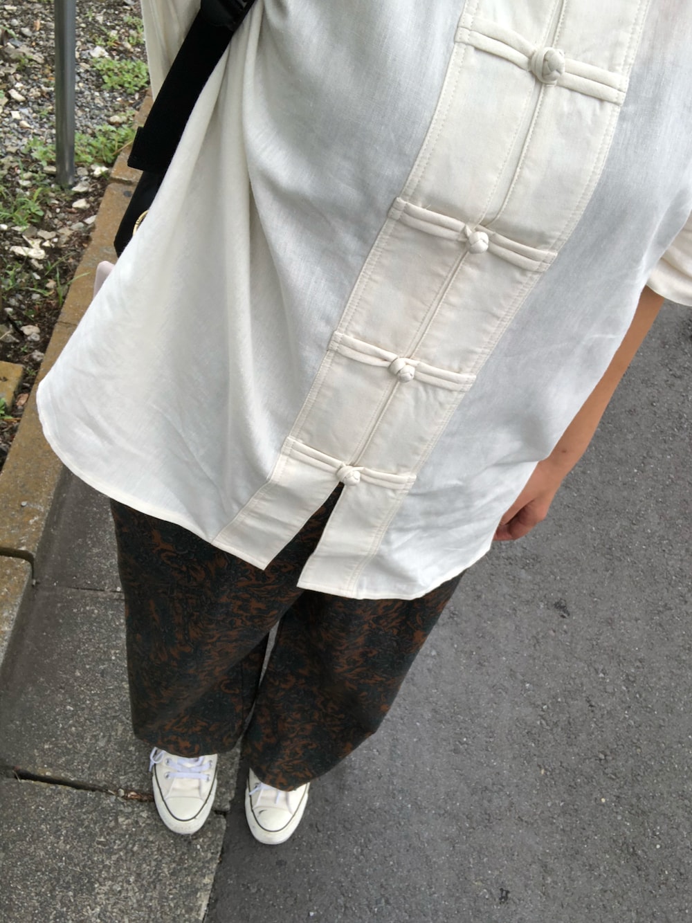 「シャツ好き、チャイナシャツ」｜「CONVERSEのconverse  コンバース ALL STAR 100 LD COLORS HI オールスター 100 LD カラーズ ハイ 32991510 *WHITE（スニーカー、ホワイト系）」を使った、stkさん（レディース・159cm）の夏コーディネートの1枚目の写真