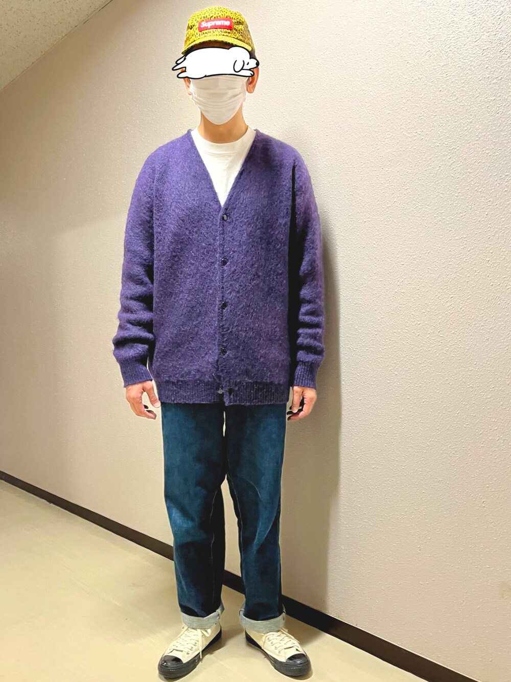 「春服デビュー宣言、カーディガン、モヘア、NEEDLES、ニードルス、デニム、スニーカー、converse、コンバース、キャップ、レオパード」｜「BRUNABOINNEのアイテム（デニムパンツ、ブルー系）」を使った、h299hiroさん（メンズ・174cm）の春コーディネートの1枚目の写真
