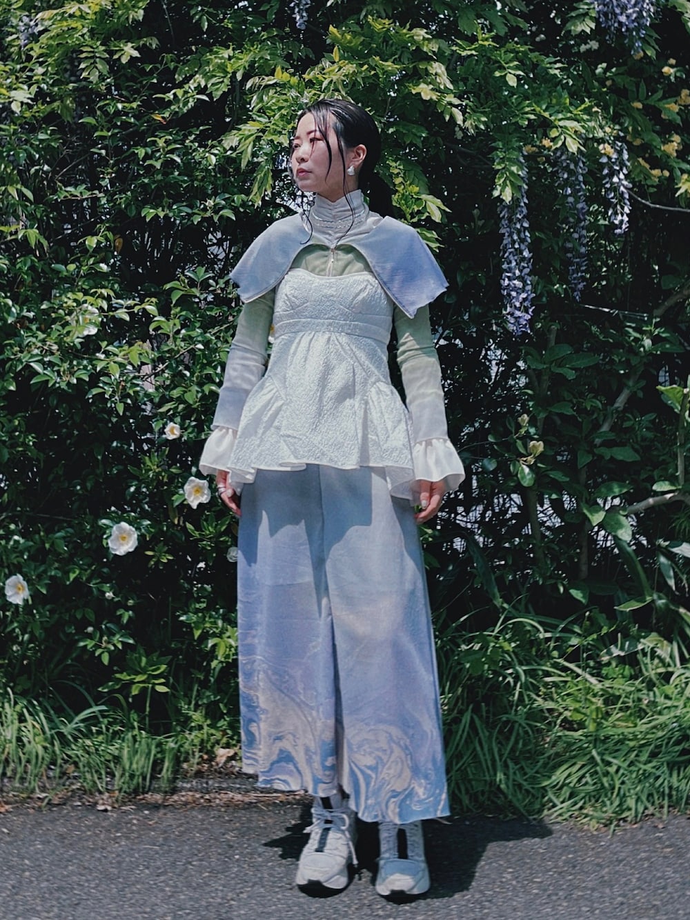 「散歩、春コーデ、グラデーション、タイダイ柄、ceciliebahnsen、THINGSTHATMATTER」｜「CECILIE BAHNSENのアイテム（キャミソール、ホワイト系）」を使った、ayupyさん（レディース・162cm）の春コーディネートの1枚目の写真