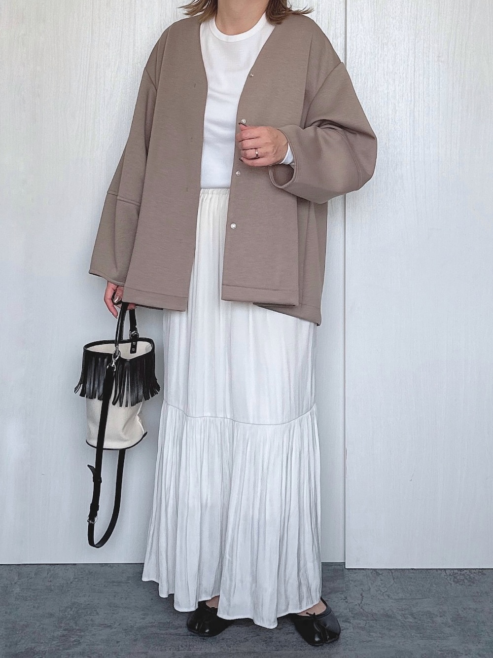 「秋服コーデ、大人コーデ、ラクチンコーデ、大人女子、スカートスタイル、フレアスカート」｜「libelle moreの【2024AW】ダンボールポンチノーカラーフレアーブルゾン（ブルゾン、ブラウン系）」を使った、Chisato  さん（レディース・158cm）の秋コーディネートの1枚目の写真