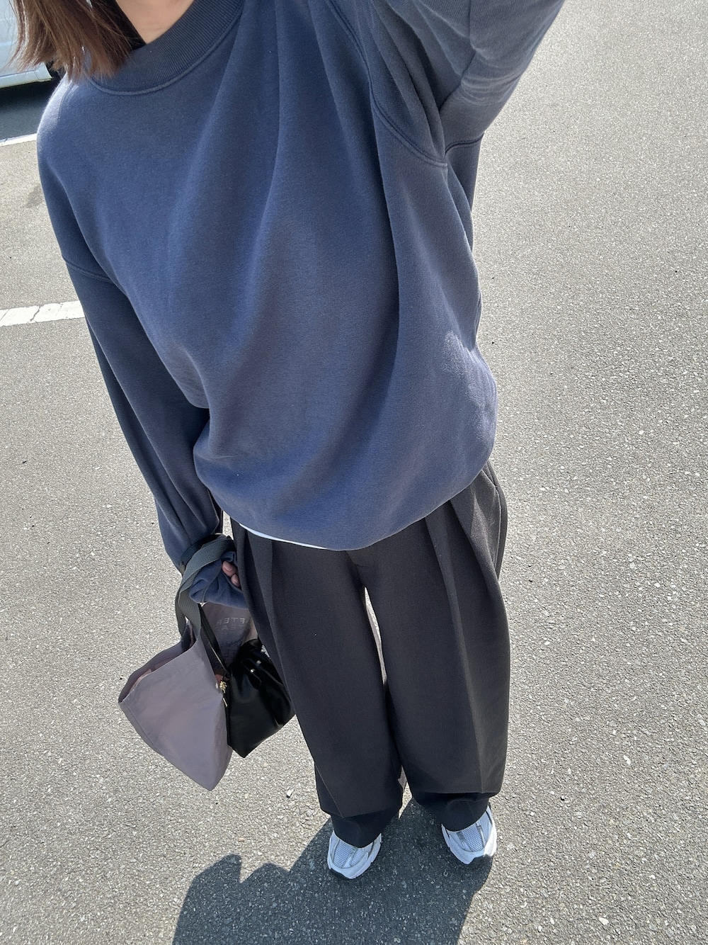 「TODAYFUL、無印良品、New Balance」｜「TODAYFULのBonding Wide Trousers（その他パンツ、グレー系）」を使った、qvmさんさん（骨格ストレート・レディース・167cm）の春コーディネートの1枚目の写真