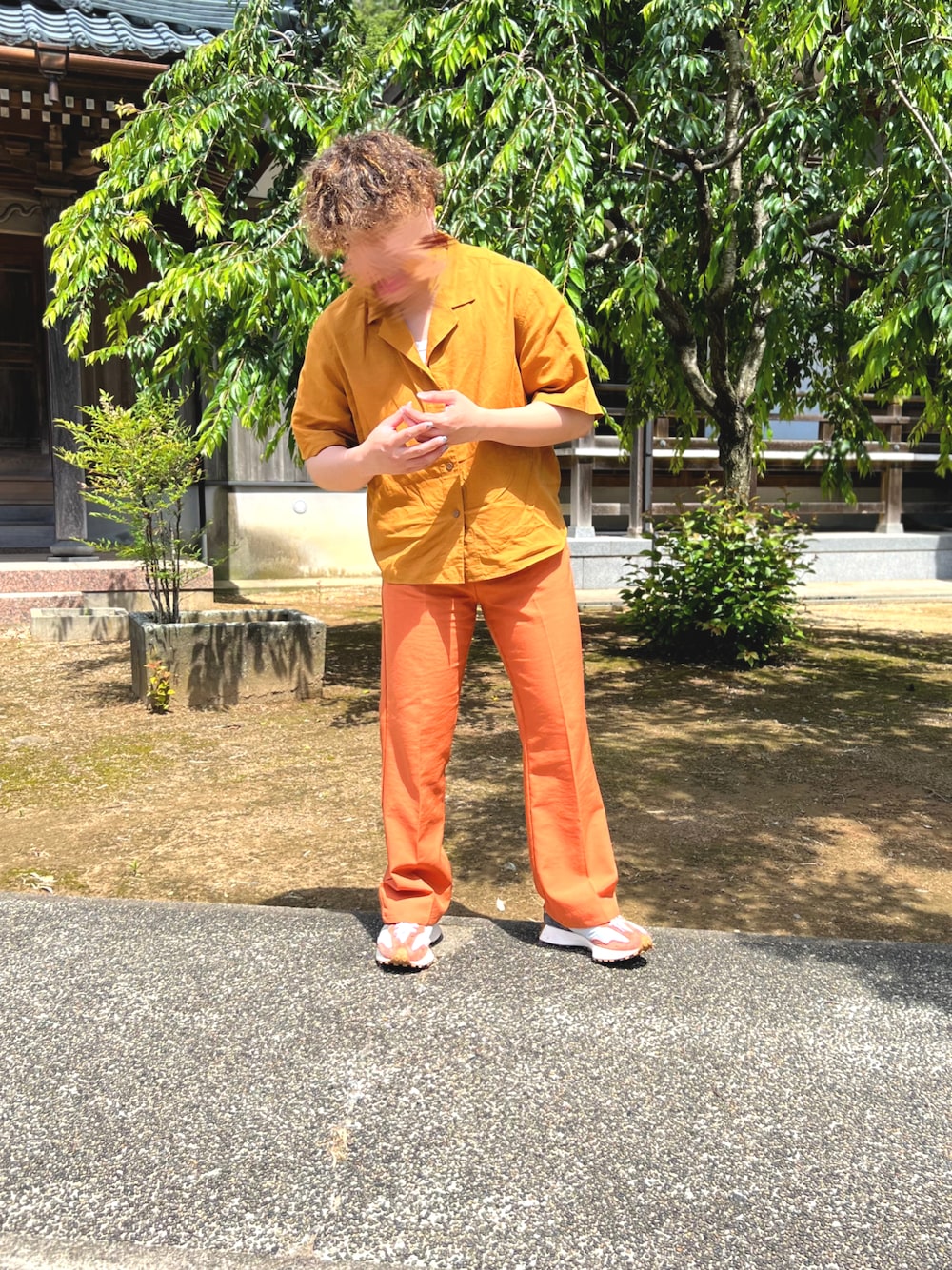 「休日コーデ、カジュアルコーデ、おしゃれさんと繋がりたい、休日スタイル、スニーカー、スニーカーコーデ、オレンジ、UNIQLO、低身長、低身長コーデ、ootd、夏、夏コーデ、shiyoh、いいね、save、フォローお願いします🤑」｜「UNIQLOのアイテム（シャツ/ブラウス、オレンジ系）」を使った、SuZuAさん（メンズ・160cm）の夏コーディネートの1枚目の写真