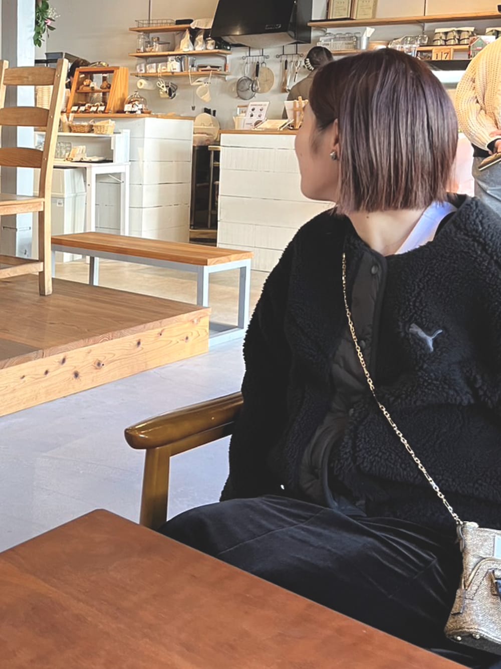 「PUMAのPUMA プーマ ウィメンズ プーマ モーション シェルパ ジャケット（ブルゾン、ブラック系）」を使った、mさん（骨格ストレート・レディース・156cm）の秋コーディネートの1枚目の写真