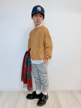 「ケーブルニット」｜「アイテム（スウェットパンツ）」を使った、タロイモさん（キッズ・130cm）の冬コーディネート