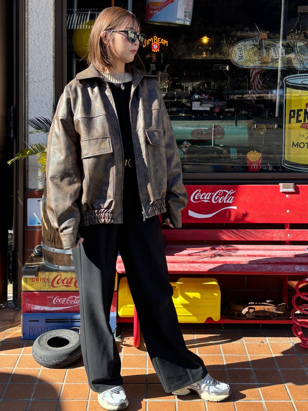 「パンツコーデ、オトナカジュアル、シンプル、低身長コーデ、モノトーン、ootd、LAKOLE、GU」｜「LAKOLEのアイテム（その他アウター、ブラウン系）」を使った、＠hikさん（レディース・156cm）の冬コーディネートの1枚目の写真