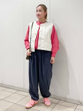 「アイテム（ダウンベスト）」を使った、LILIさん（レディース・157cm）の秋コーディネート
