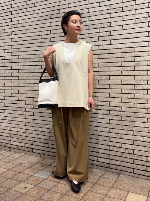Vカットパンプス