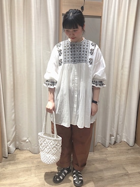「刺繍」｜「アイテム（チュニック）」を使った、takita.さん（レディース・165cm）の春コーディネート