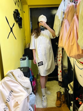 「RODEO CROWNS WIDE BOWL（ロデオクラウンズワイドボウル）の【WEB限定】タグパッチワンピース（ワンピース、ホワイト系）」を使った、CyoLeeさん（レディース・165cm）の夏コーディネート