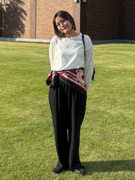 「アイテム（バンダナ/スカーフ、レッド系）」を使った、hiinaさん（レディース・161cm）の秋コーディネート