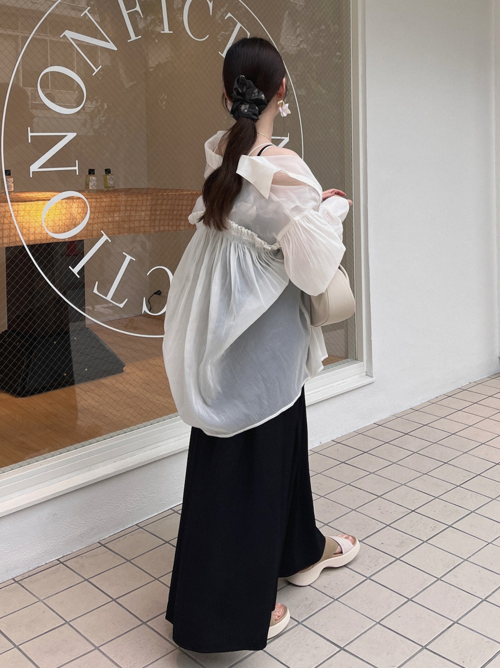 Kanako×Olu.】ショルダーフリルタックワンピースを使った人気