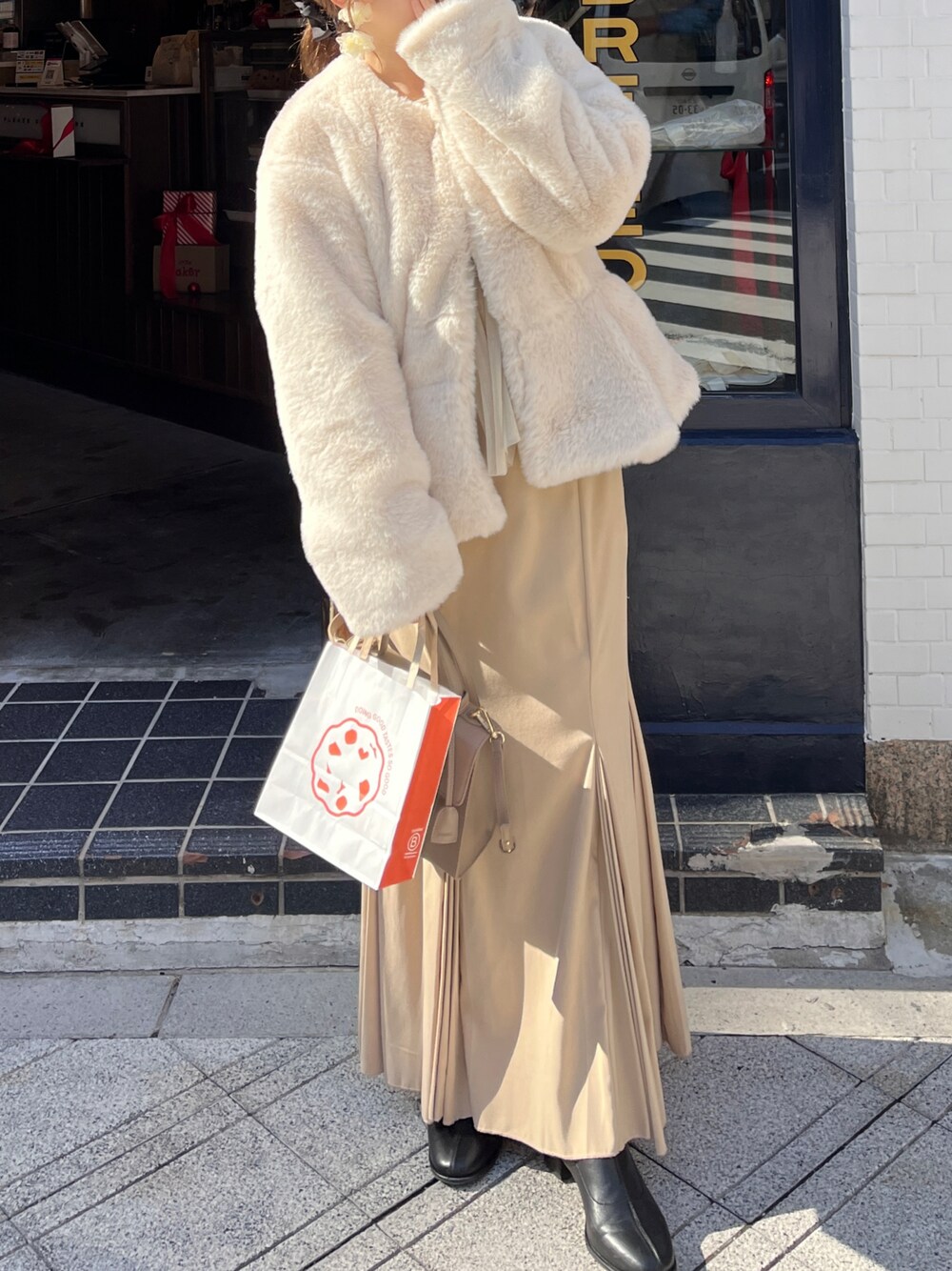 Olu.（オルドット）の「フラッフィーフェイクファーペプラムコート