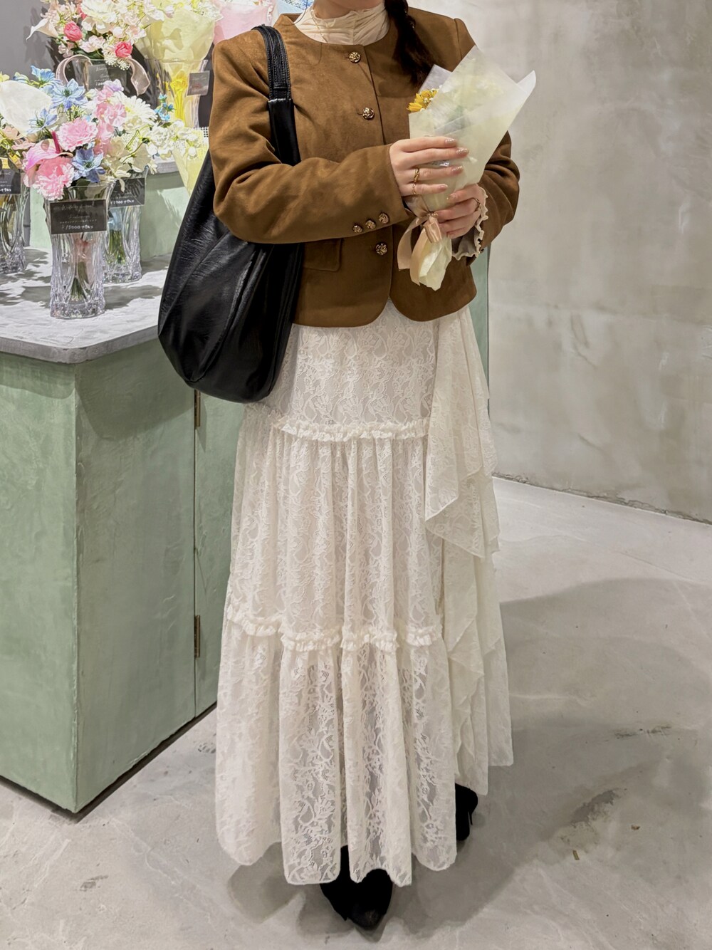 lace slit ruffle frill tiered skirtを使った人気ファッション