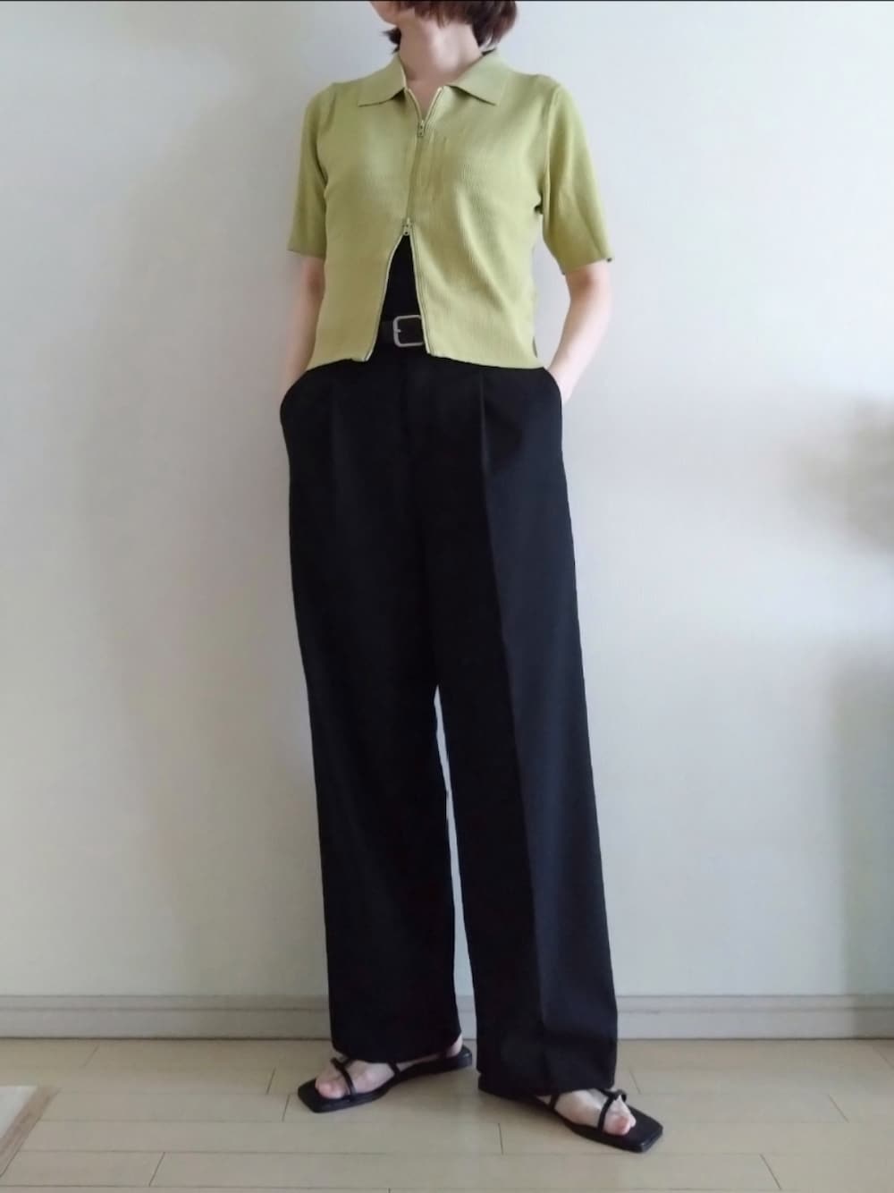 「プチプラ、Honeys、UNIQLO、GU、シンプルコーデ、襟付きトップス、ダブルジップ、ジップカーディガン、ライムグリーン、ワイドパンツ、サンダル、ストラップサンダル、きれいめカジュアル、さらっと晴れやかスナップ、夏コーデ」｜「Honeysの衿付きジップカーディガン（カーディガン/ボレロ、イエロー系）」を使った、kazaneさん（レディース・166cm）の夏コーディネートの1枚目の写真