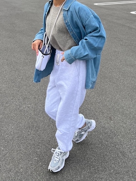 「ニューバランス725」｜「アイテム（スウェットパンツ）」を使った、MIHOさん（レディース・158cm）の冬コーディネート