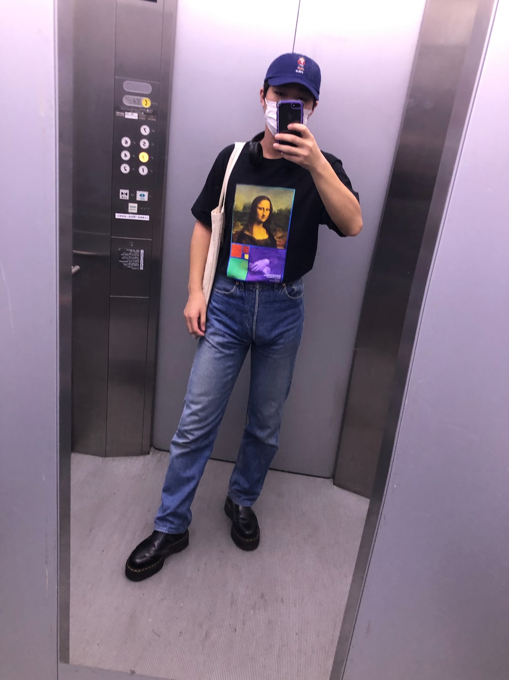 「UNIQLOのアイテム（Tシャツ/カットソー、ブラック系）」を使った、daichiさん（メンズ・165cm）の秋コーディネートの1枚目の写真
