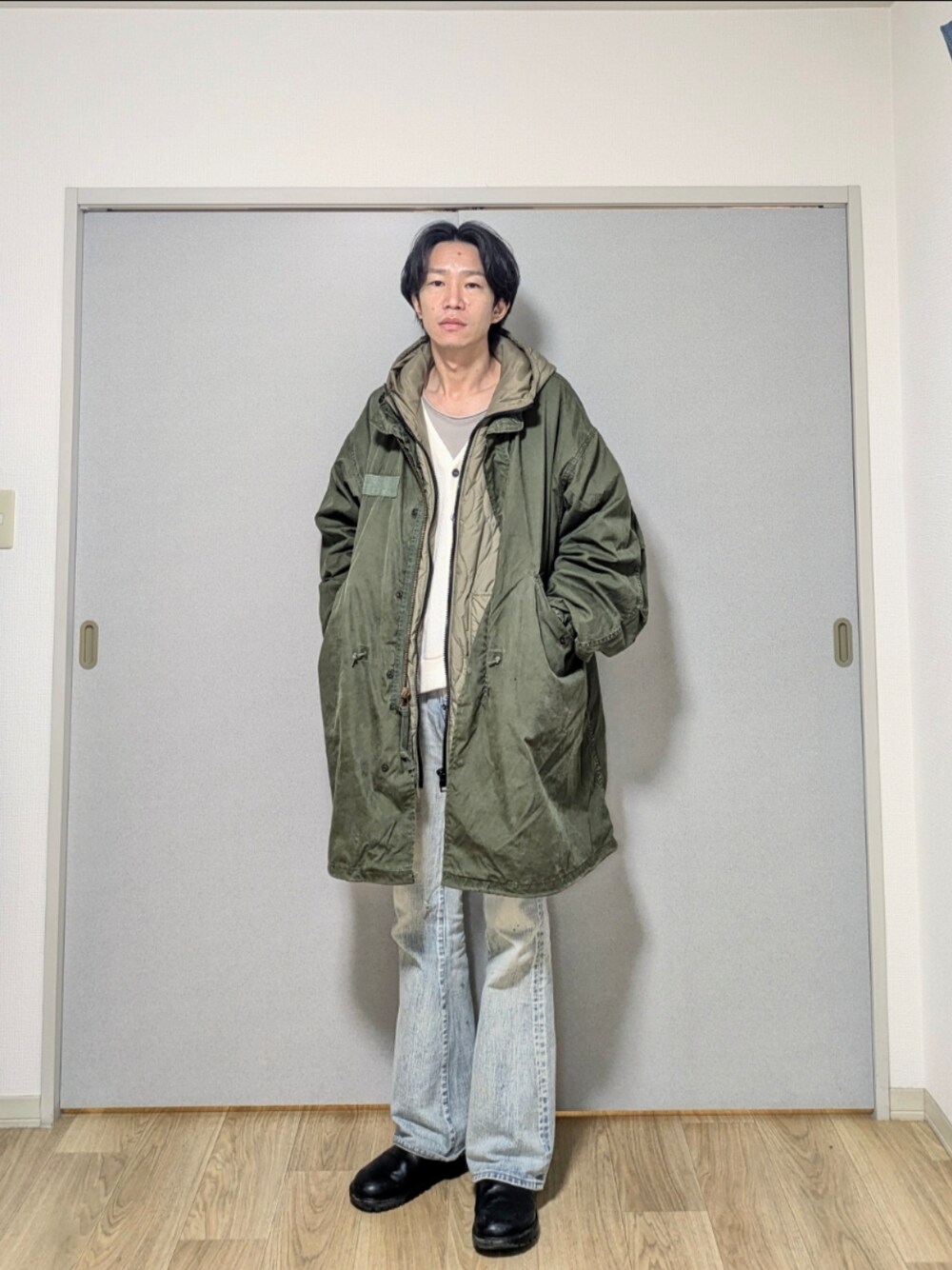 「今日のコーデ、メンズファッション、お洒落さんとつながりたい、スラックス、春、adidas、モッズコート、ミリタリー、古着、デニム、カーディガン、革靴」｜「古着のアイテム（モッズコート、グリーン系）」を使った、 yujiさん（メンズ・176cm）の春コーディネートの1枚目の写真