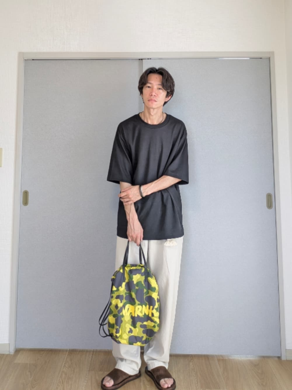 「休日スタイル、夏コーデ、メンズファッション、お洒落さんとつながりたい、今日のコーデ、GU、シンプルスタイル、ゆるコーデ、サンダル、Tシャツ、ZARA、MARNI」｜「MARNIのアイテム（ショルダーバッグ、その他）」を使った、 yujiさん（メンズ・176cm）の夏コーディネートの1枚目の写真